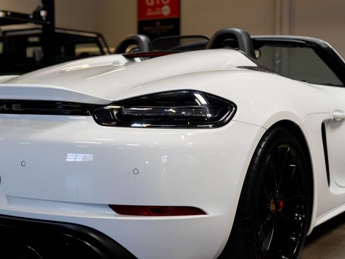 Used 2021 Porsche 718 Boxster Spyder image 36