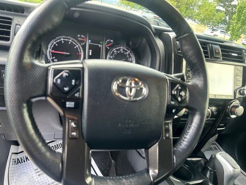 Used 2023 Toyota 4Runner TRD Off-Road Premium w/ Moonroof Package AWD/4WD image 25