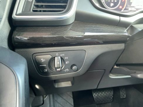 Used 2020 Audi Q5 e Premium Plus w/ Premium Plus Package image 36