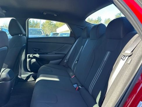 Certified 2025 Hyundai Elantra Sport image 19