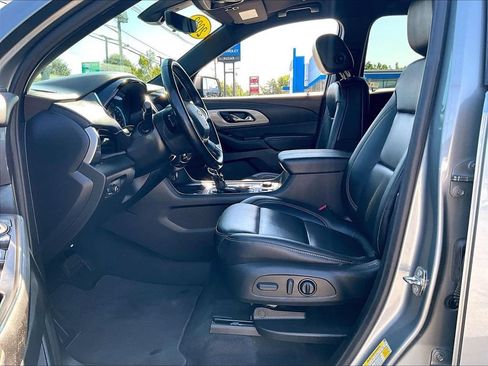 Used 2023 Chevrolet Traverse LT w/ LT Premium Package AWD/4WD image 8