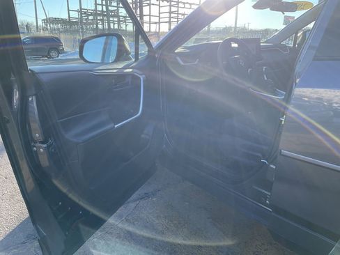 Used 2022 Toyota RAV4 LE image 14