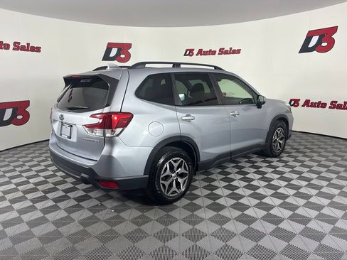 Used 2021 Subaru Forester Premium AWD/4WD image 6