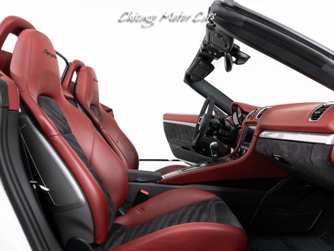 Used 2016 Porsche Boxster Spyder image 38