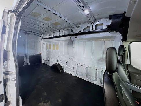 Used 2023 Ford E-Transit 148 High Roof Extended image 26