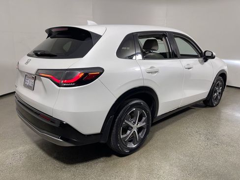 Used 2023 Honda HR-V EX-L image 3