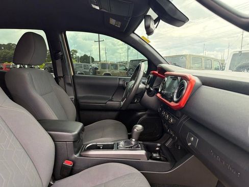 Used 2019 Toyota Tacoma TRD Sport w/ Technology Package RWD image 23