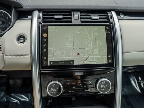 Used 2023 Land Rover Discovery S AWD/4WD image 10