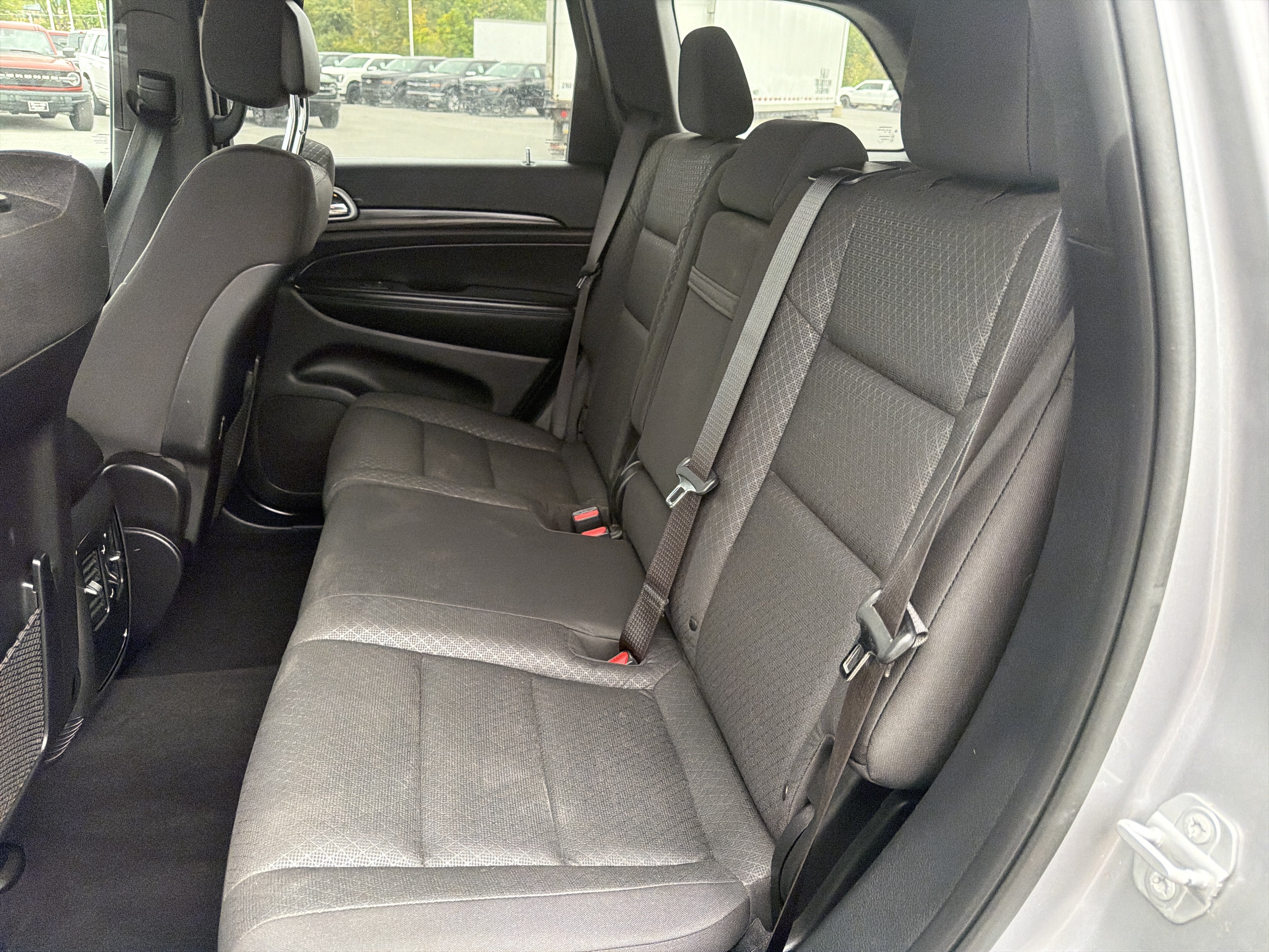 Used 2020 Jeep Grand Cherokee Laredo AWD/4WD image 13