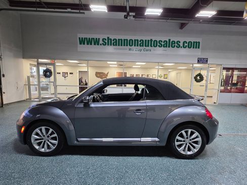 Used 2013 Volkswagen Beetle TDI image 11