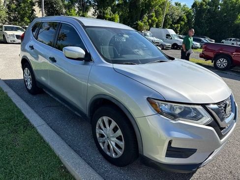 Used 2019 Nissan Rogue S FWD image 2