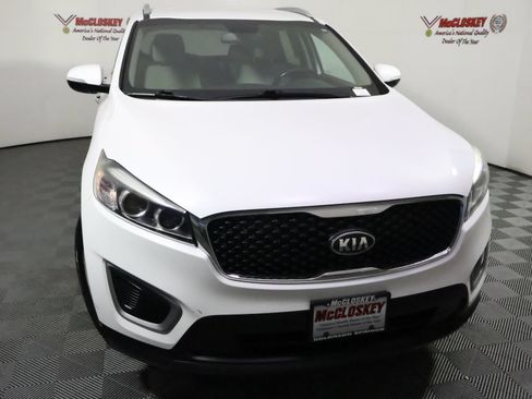 Used 2017 Kia Sorento AWD w/ LX Convenience Package image 16