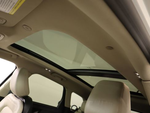 Used 2025 Lincoln Corsair Reserve image 16