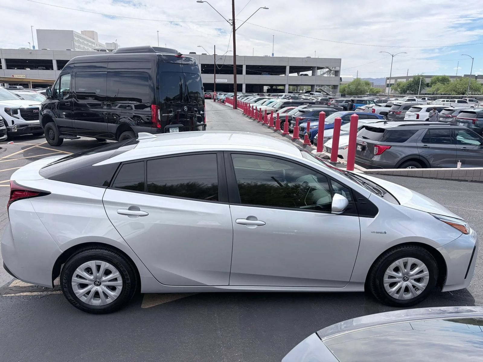 Used 2021 Toyota Prius L Eco FWD image 4