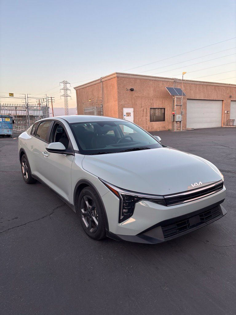 Used 2025 Kia K4 FWD image 3