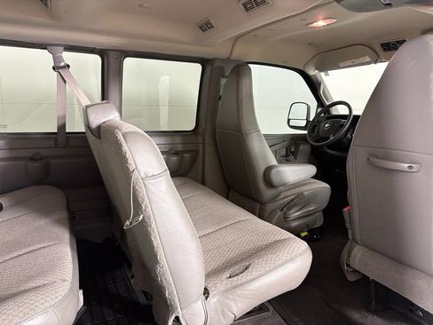 Used 2025 Chevrolet Express 3500 LT w/ LT Preferred Equipment Group RWD image 38