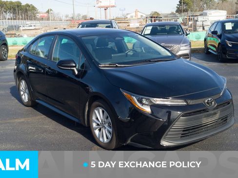 Used 2024 Toyota Corolla LE w/ LE Convenience Package image 3