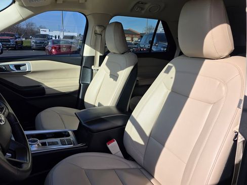 Used 2020 Ford Explorer XLT w/ Equipment Group 202A image 10