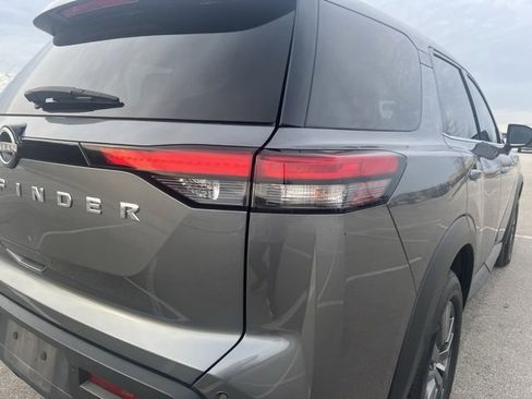 Used 2022 Nissan Pathfinder S image 9