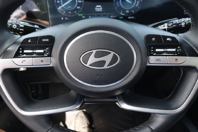 Used 2024 Hyundai Elantra Limited FWD image 19