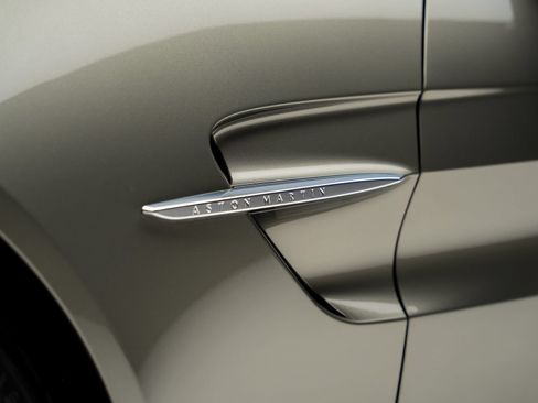 Used 2025 Aston Martin V8 Vantage Coupe RWD image 23