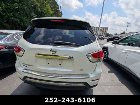 Used 2016 Nissan Pathfinder SL FWD image 4