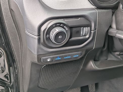Certified 2025 Jeep Wrangler Unlimited Sahara w/ Safety Group AWD/4WD image 13