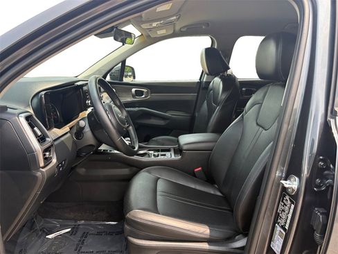 Used 2022 Kia Sorento EX image 9
