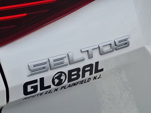 Used 2023 Kia Seltos SX w/ SX Sunroof Package image 32