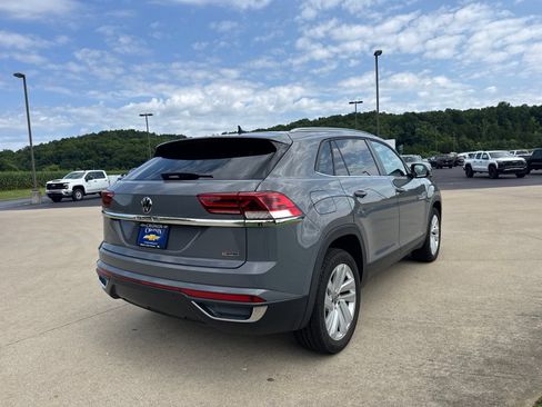 Used 2020 Volkswagen Atlas Cross Sport SE w/ Panoramic Sunroof Package AWD/4WD image 4