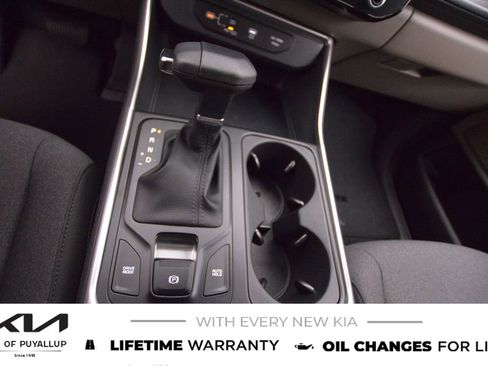 New 2026 Kia Carnival LX image 24