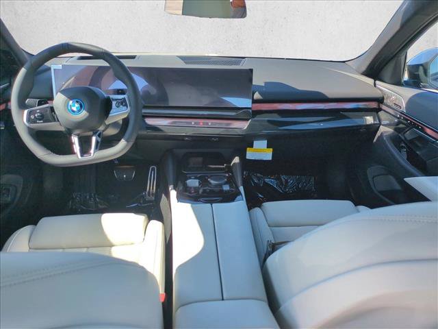 New 2027 BMW 550e xDrive w/ Premium Package AWD/4WD image 15