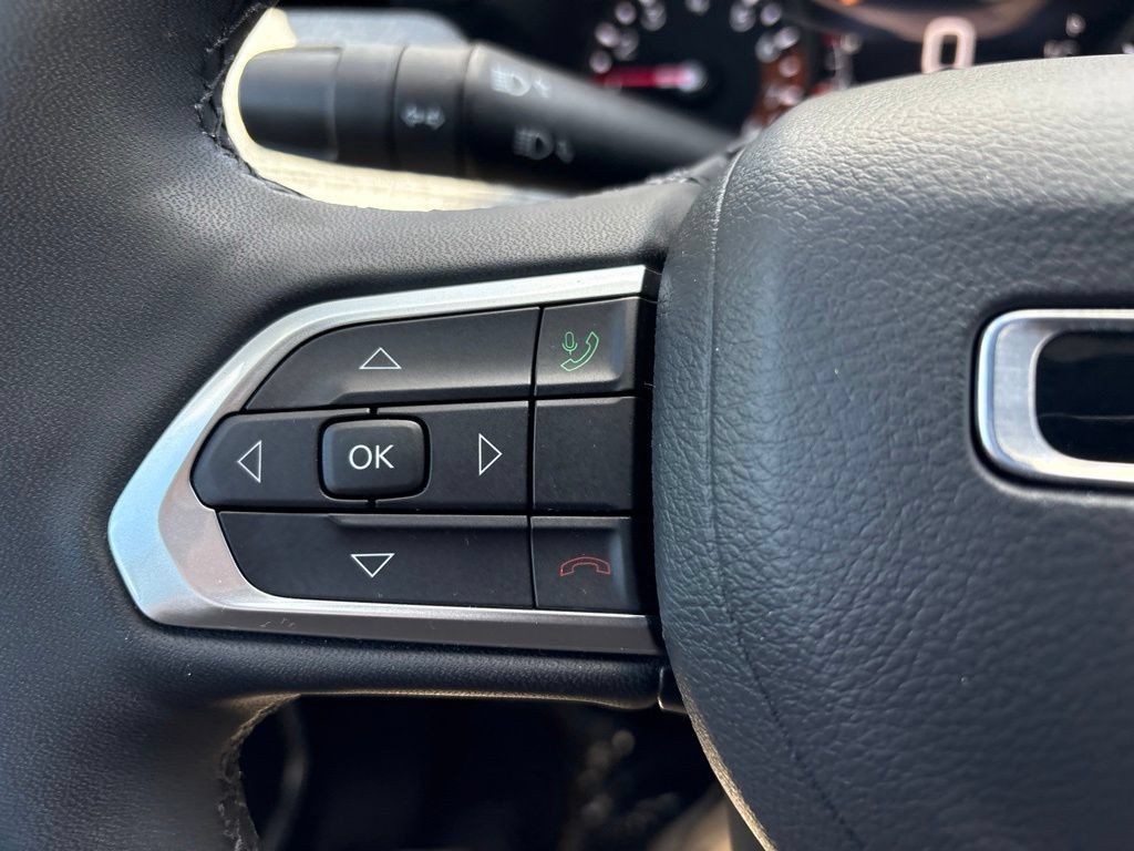 Used 2025 Jeep Compass Latitude AWD/4WD image 25