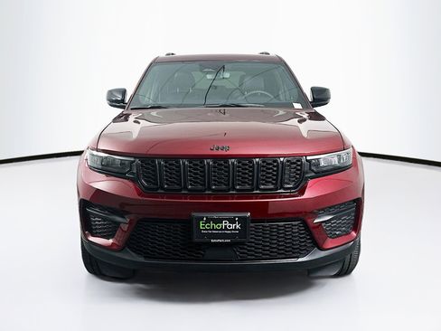 Used 2023 Jeep Grand Cherokee Altitude image 2