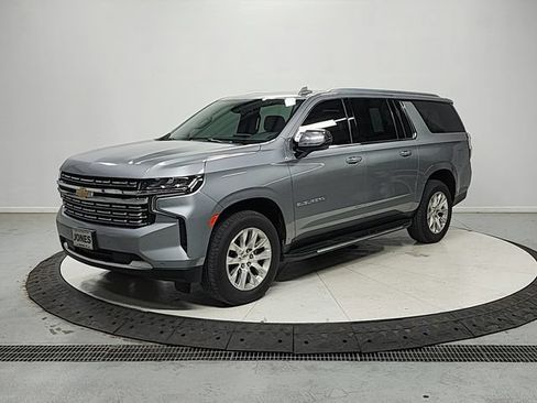 Used 2023 Chevrolet Suburban Premier AWD/4WD image 4
