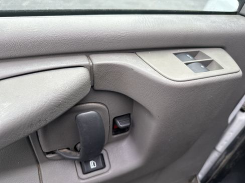 Used 2014 Chevrolet Express 3500 image 13