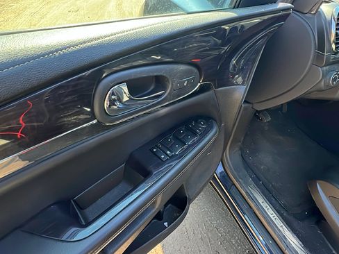 Used 2016 Buick Enclave Premium w/ Experience Buick Package image 15