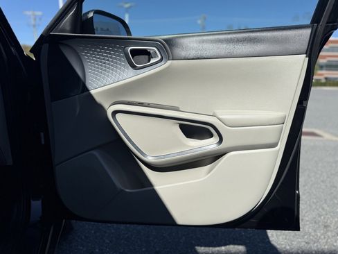 Used 2022 Kia Soul S image 24