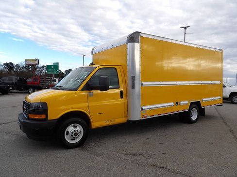 Used 2021 GMC Savana 3500 Extended w/ Power Convenience Package image 3