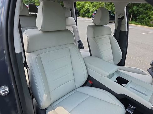 New 2025 Hyundai Santa Fe Calligraphy FWD image 13
