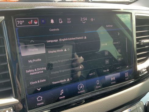 Used 2023 Chrysler Pacifica Touring-L FWD image 38