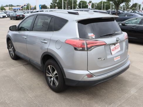 Used 2017 Toyota RAV4 LE FWD image 7