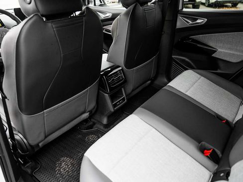 New 2026 Volkswagen ID.4 Pro image 36