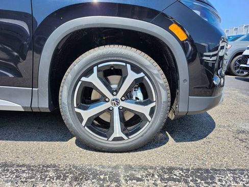 New 2025 Volkswagen Tiguan SE image 19