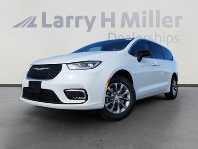 New 2026 Chrysler Pacifica Select