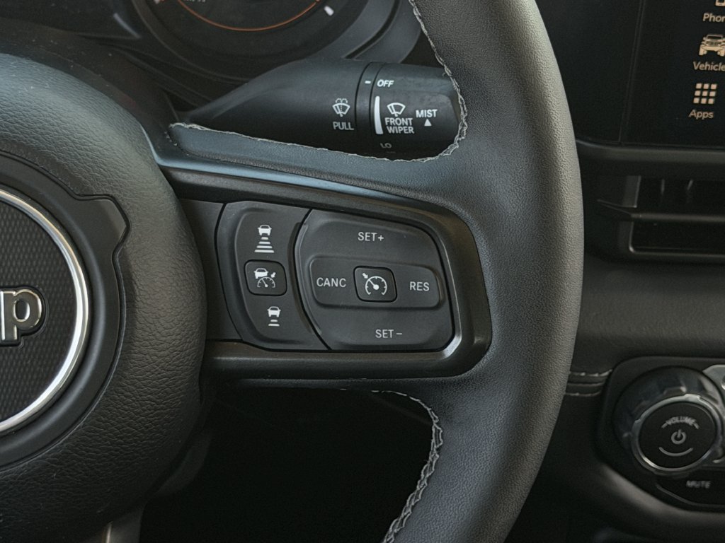 Used 2025 Jeep Gladiator Sport AWD/4WD image 16