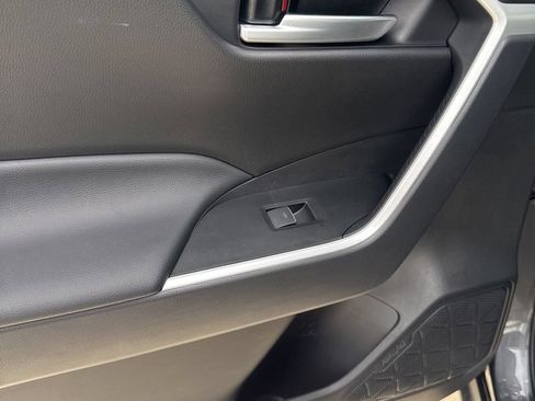 Used 2025 Toyota RAV4 XLE FWD image 22