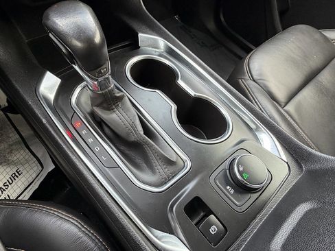 Used 2021 Chevrolet Traverse LT image 12