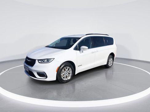 Used 2022 Chrysler Pacifica Touring-L image 4