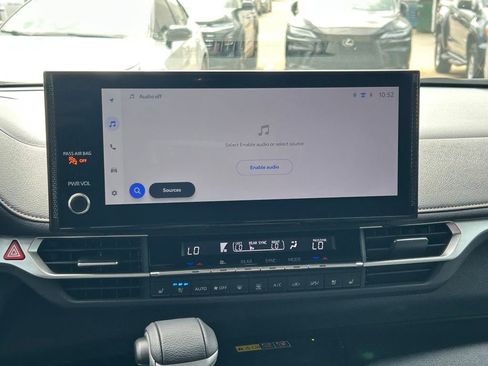 Used 2025 Toyota Sienna Limited AWD/4WD image 22